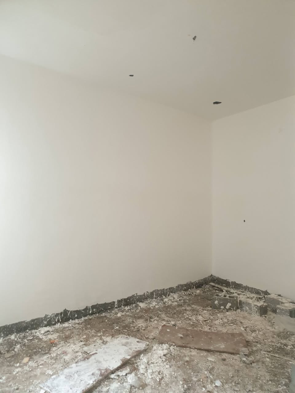 دار للبيع طابو زراعي عراقي في حمدان شارع معمل الشيخ بشارع سيد حامد  يتكون من غرفتين احد الغرف سويت وصاله واستقبال ومطبخ وحمام عدد3 وكراج وحديقه سنة البناء 2026قيد الانشاء تستلم مفاتيح خلال 15يوم بناء درج اوله شغل كل رباطات وتأسيس ماء حديث مساحة البيت 200م للاتصال ***********
