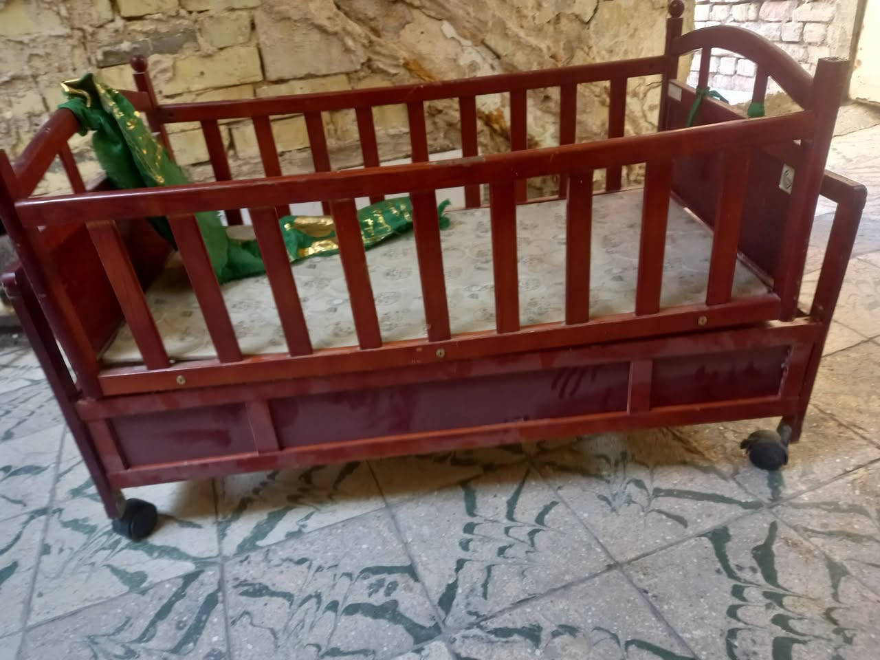 سلام عليكم كاروك البيع سعره ١٥ الف مكان بغداد مدينة الصدر وهذه رقمي ***********
