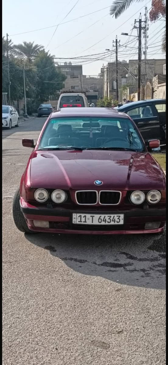 سلام عليكم بي ام 525 محرك مسكر عدل ✈️✈️🇩🇪🇩🇪
✅موديل 1992 
✅داخل كله نضيف 
✅كشنات جلد شك مابيهن 
✅تبريده شغال ثلج
✅كراسي كهرباء 
✅كهربائيات شغاله كوله
✅سياره تحويل مباشر 
✅رقمه شبه مميز 
✅السياره تجي تشوفه بعينك كولش نضيفه معنه كلمه 
✅فتحة سقف شغاله 
✅السياره بجم عريض 
✅العده مالته موجوده بل صندوق كامله 
ملاحظه السعر ما اكولك 90 ولا 80 ((70)) وبيه مجال اي استفسار 
مكاني بغداد الجديده
***********
