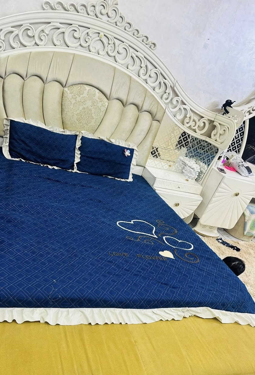 غرفة نوم للبيع سعرها 750 وبيها مجال   مكان بغداد الي يحب يستفسر عل الرقم ***********
