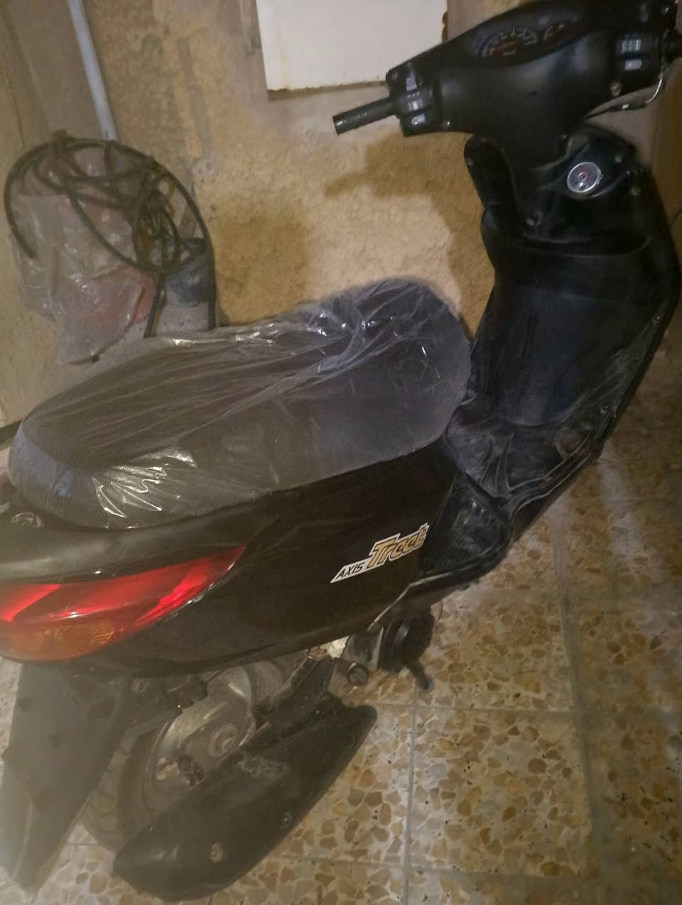 السلام عليكم اكزز كابريتر للبيع كلشي شغال بيهةبس السلف شكل..شغال اشاير لايتات امامي خلفي وهورن خفيف دراجة تخبل كشخة وشلعة.. عداد شغال مبدل ماشي 4 الف سعر 700 وبيهة مجال حك الجية مكاني زعفرانيه شارع المعهد للتواصل***********
