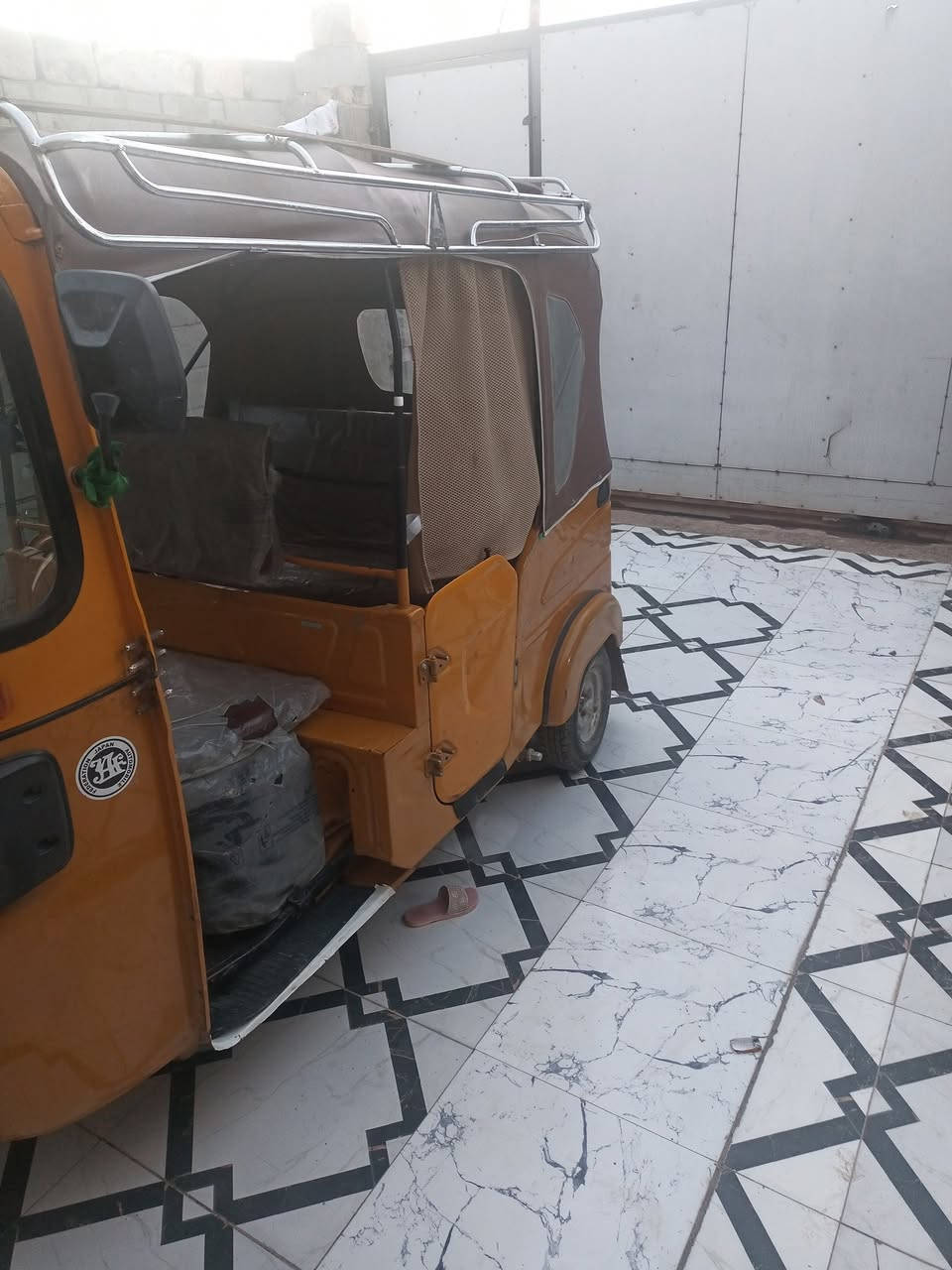 سلام عليكم تكتك البيع باجات مديل ٢١مفتحه رقم نكليزي مكاني القرنه سعر خاص رقم ***********
