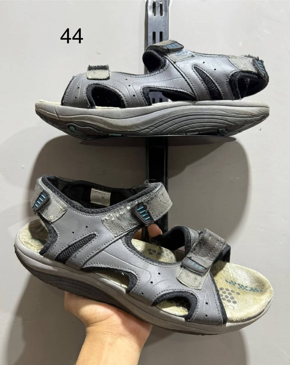 تخفيضات 🔥🔥🔥🔥🔥
بوت بآله اوربي آصلي + حذاء رياضي و صندل اوربي 
القياس موجود داخل آلصوره 
الأستفسار مراسلة البيج ✅ او واتساب ‭0780 546 1406‬☎️
التوصيل الى كل العراق 🚛🚛
