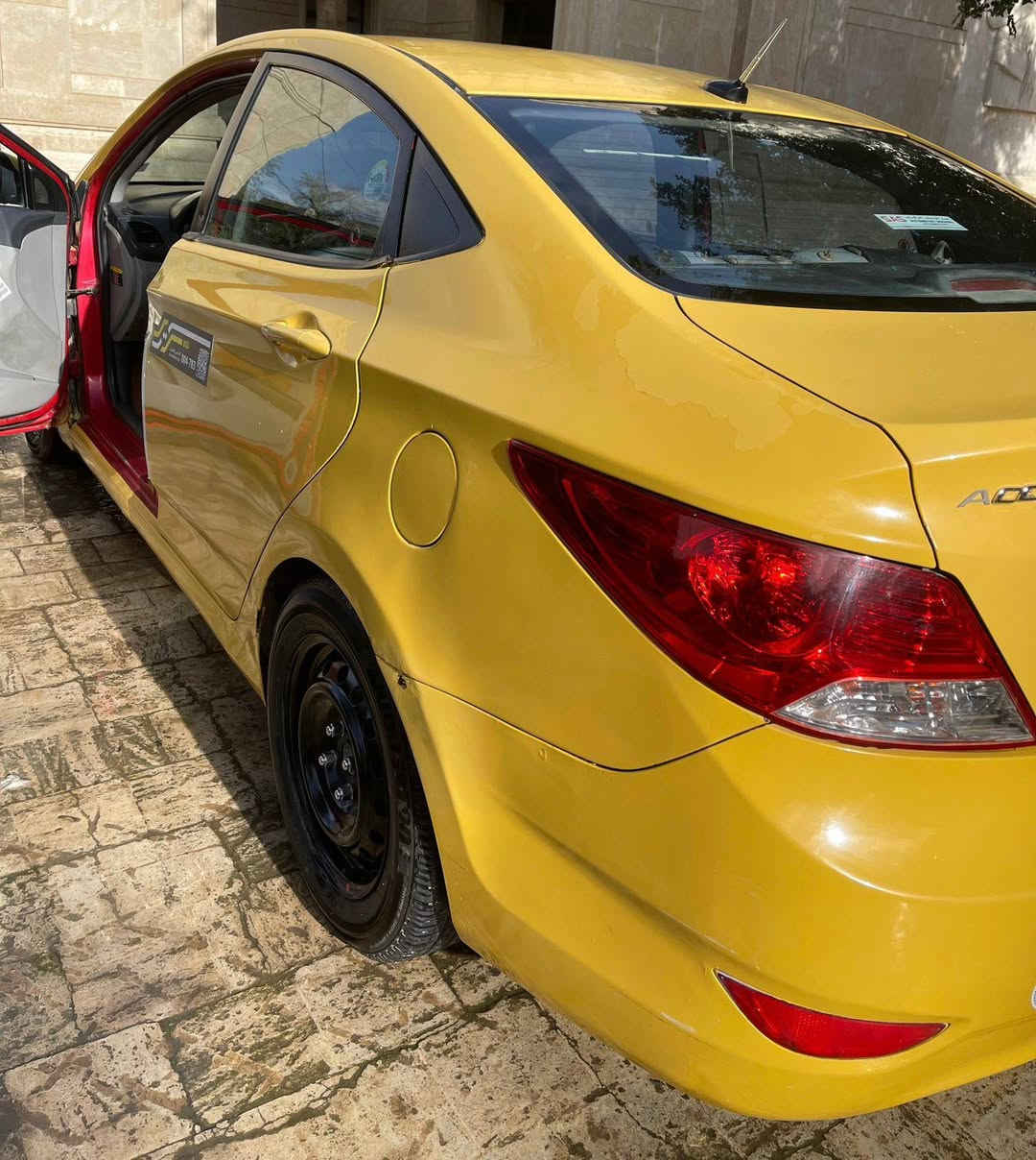 السلام عليكم
اكسنت وارد امريكي ٢٠١٥ نضيفه بس الگير بي طبه من النمره الثانيه الثالثه بس تمشي خير من الله المكينه مجفته جديد صدر وتايرات خير من الله والسونار مرفق ويه الصور مكان السياره بغداد  للعلم السياره بأسمي رقم بغداد سعر ٨٠ ورقه للاستفسار اكثر ***********
