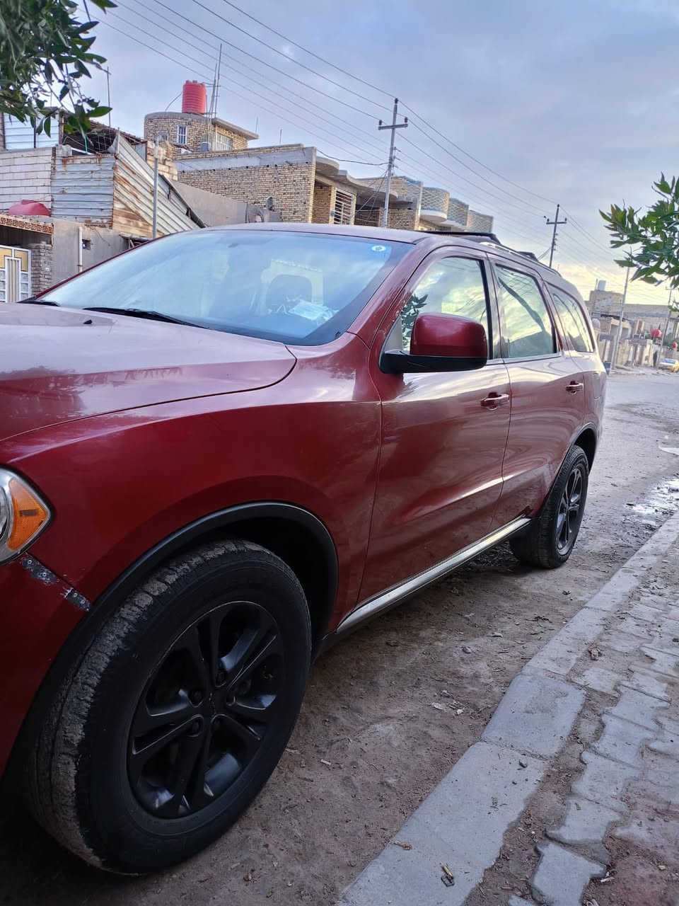 السلام عليكم
دورنكو 2013 خليجي 
محرك 6 سلندر 
فتحة وشاشة وكامرة 
كشنات جلد 
رقم بغداد هزة وسنوية جديدة
مكفولة من الضربة
فقط بارد بالجاملغ الامامي عكس السايق
وتكحيل بسيط في البنيد 
العنوان العمارة 
السعر 185 وبيه مجال بسيط 
حدادية نظيفة 
***********
رقم صاحب السيارة فقط اتصال 
الخاص مغلق
