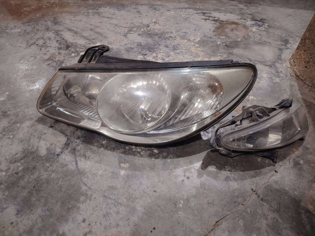 سلام عليكم 
غراض النترا لبيع
بنيد ابيض خليجي اصلي مال شركه بي ضربع كد شبر 
بدنه 
مازده جهت اليسر 
بلاجكتور جهت اليسر
لبيع بسعر مناسب 
مكاني بغداد غرب بسمايه 
***********
