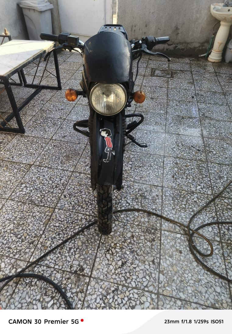 مرحبا دراجة بوكسر مديل 2022 أوراق كامله 
الدراجه نضيفه محرك مجفت غراض كله اصلي شغاله سعرها مليون و 250  بيها مكاني زعفرانيه 

وهذا رقمي ***********
