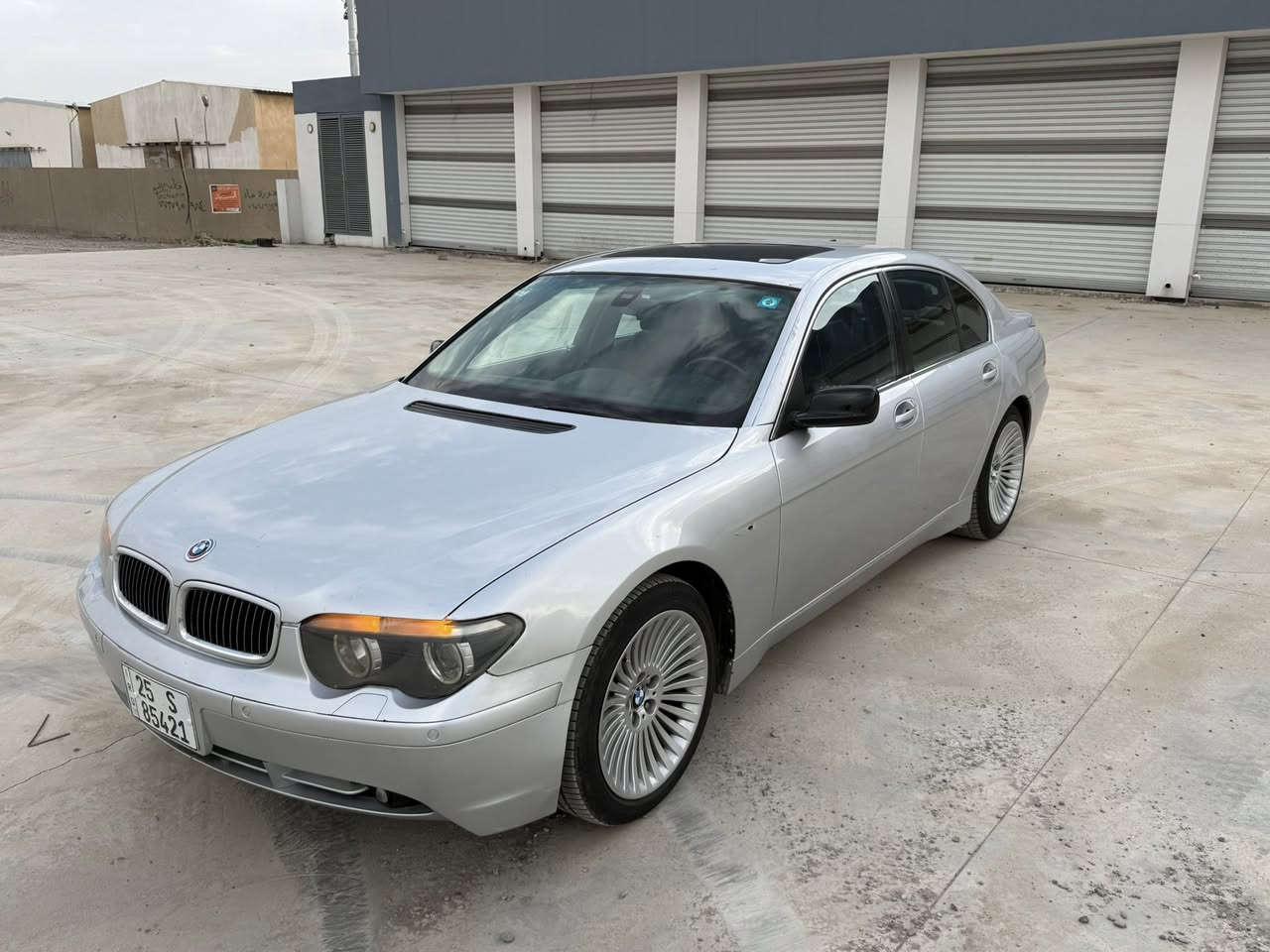 السلام عليكم
باخره 2001 745i  V8 
صبغ عام بدون ضربه
كير مكينه بالشرط 
فول مواصفات 
بوب شفط 
فتحه بالسقف 
كشنات هيتر 
ستيرن كهرباء 
دمام جوه الكشن 
سيدير جنجر 
بردات 
لايت زينون 
جنطه شفط 
&السيارة بيهه ABS حساس واكف 
داخلهه يحتاج ترتيب 
السايد بريك عاطل 
السيارة بأسمي شرط التحويل السنويه 2031 جديده هزه جديده 
السعر 98 بيهه مجال كلش قليل حك جيتك 
المكان كركوك ***********
