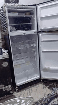 ثلاجه جديده استخدام نظيف وتجميد تواصل وسعر على هذا رقم ***********
