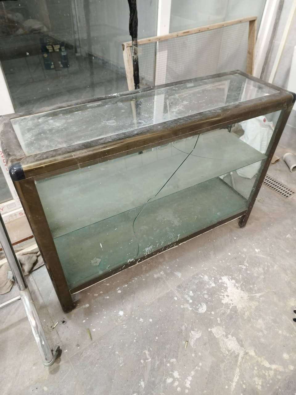 السلام عليكم يوجد جام خانه عدد2 و باترينه عدد1 السعر 200 للبيع للاستفسار ***********
