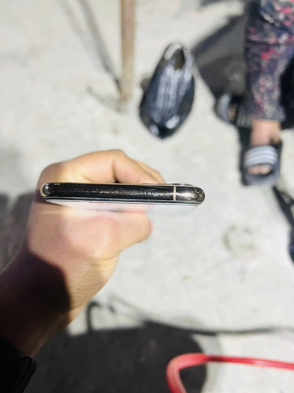 آيفون برو ١١ماكس بطارية  ٨٧السعر ٣٠٠ وبي مجال***********
