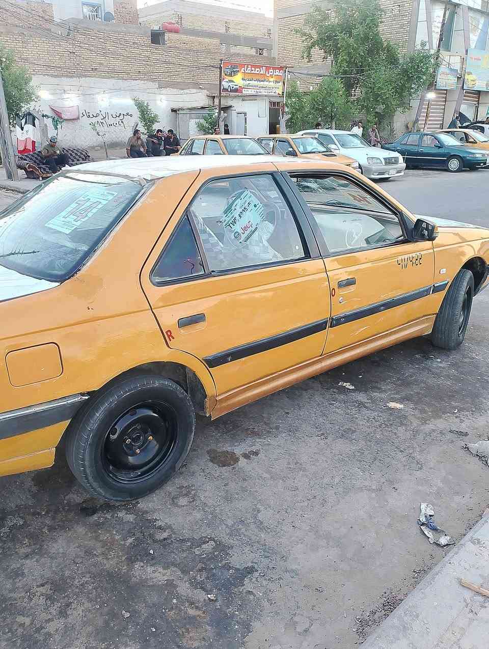 يالله بيجو 405مكنة وكير وحدادية بجيس كهربايات شغالة تخم تاير كلة جديد سنوتهة الصلية راعهة بنجف بس ماواصلة سيارة مال تكسي على باب لله سعرهة 16وبهة مجال قليل مكانهة نجف حي ندا رقم ***********
