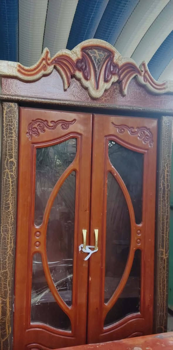 متاح غرفه مستخدمة .سته ابواب .جرباية كاملة .وزاوية .فقط 
ميز مراية ماكو وكذلك توج ماكو .
يدات وقفالة كذلك وياها جدد .سعرها 300 وبيها مجال


**إذا كنت صاحب هذا الإعلان وتريد حذفه لأي سبب، رجاءا أرسل رسالة إلى الدعم الفني**
