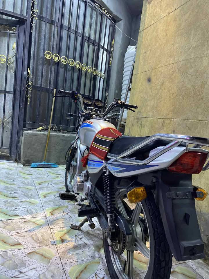 للبيع دايون عضم موديل 19 كلك 

السعر 550 وبيها مجال بسيط ويل خلفي جديد 

العنوان كربلاء طويريج 

رقمي ***********
