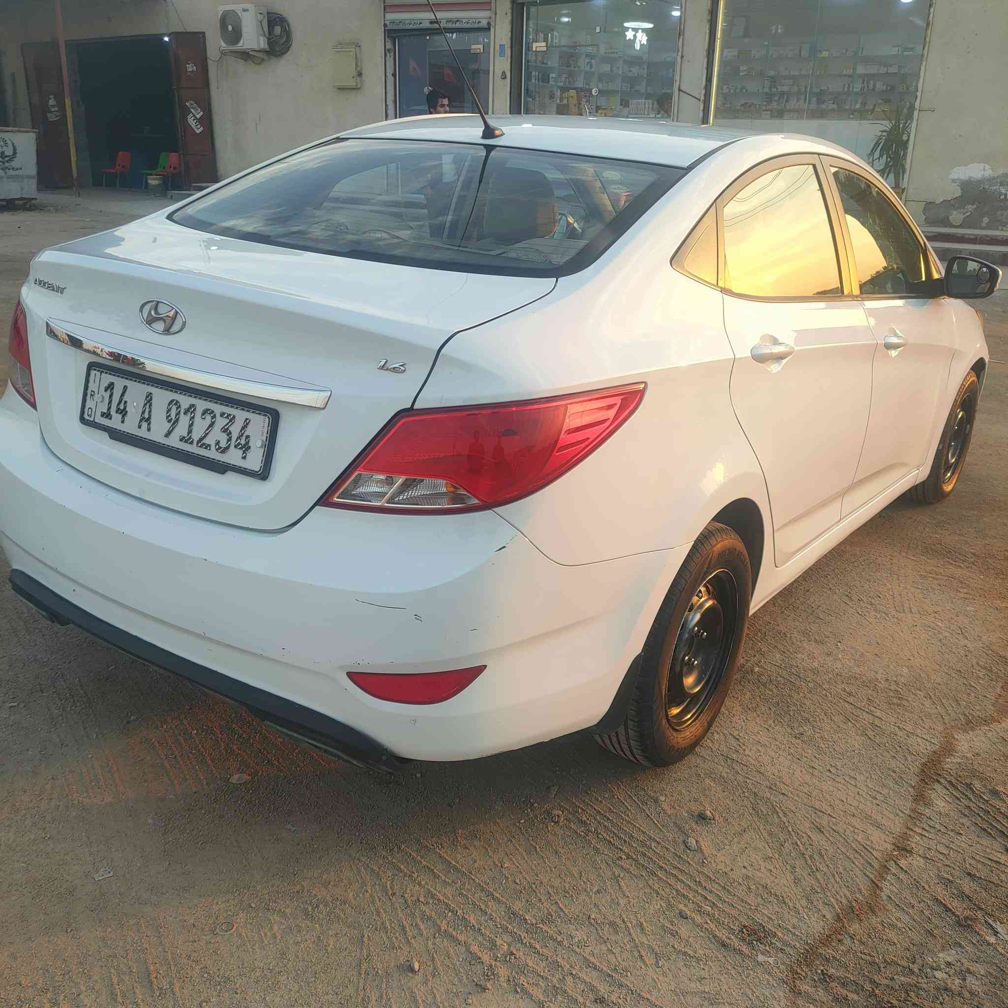 اكسنت موديل 16 بأسمي سيارة جاهزة للاخير كير محرك حدادة
بيها صبغ مشأر 
السعر98 
***********
