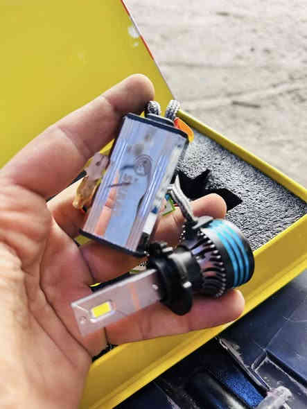 سلام عليكم اخوتي زوج لايتات مال موديل ٢٠١٤ شكل ٢٠١٨ جدد كارتون نضيفات كلش هنه وزنون مالتهن وفيش اطيك جاهزات مراوس عادي ترهم  مكاني سماوه ***********
