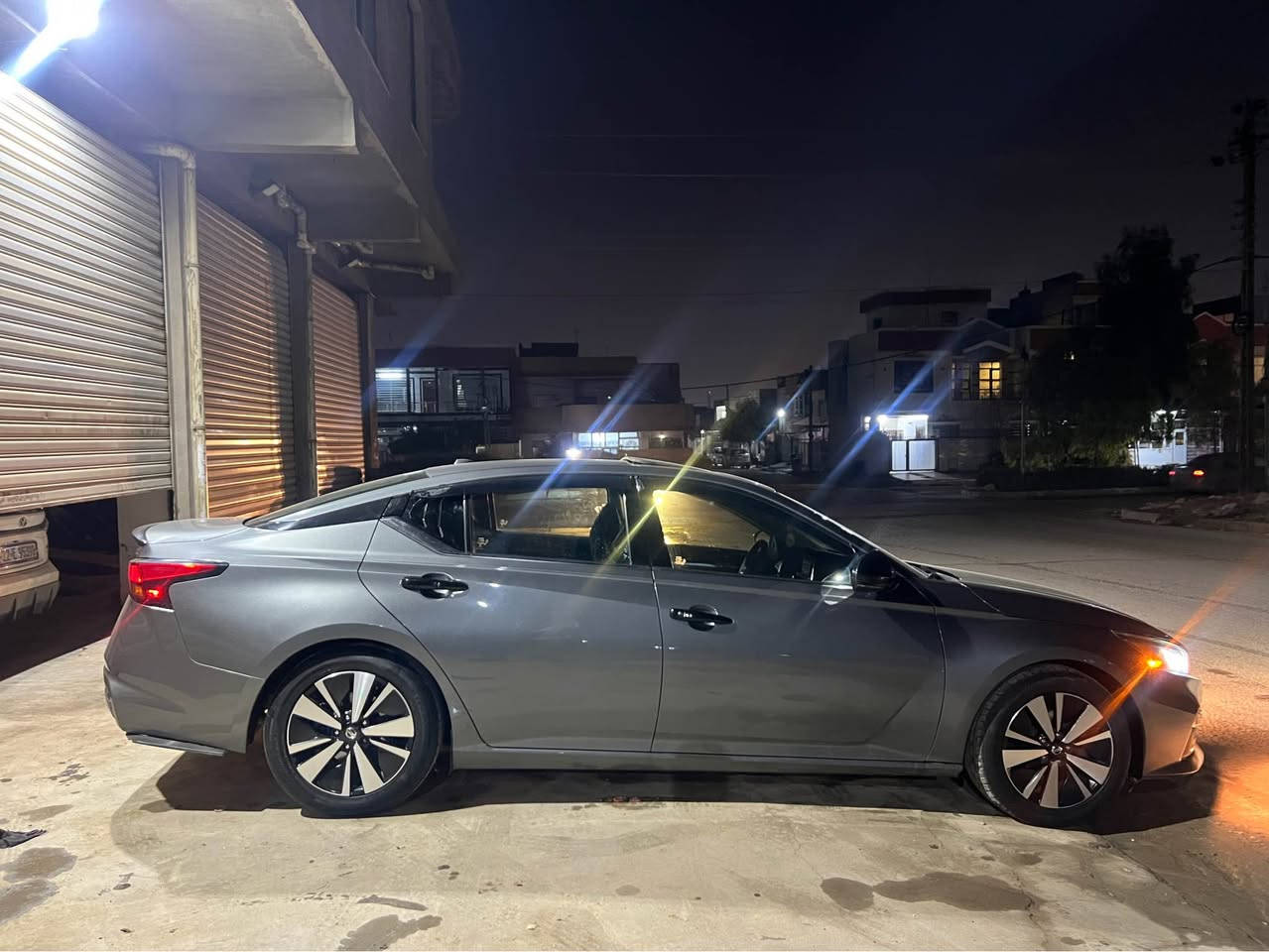 نیسان ئالتیما SL 2019 نەوتی
فول مواسەفات  سەیارەکە یەک دەسە لە ئەمریکاوە 
173 هەزار کم رۆشتوە سەیارەکە بێ بۆیاغە رەسمی دەعمەکەیم داناوە تەنها دەعامیەکەی شکاوە و ژێری بەشەرت قۆپیکی سنوقەکەی هەیە چاک نەکراوەتەوە لەگەل یەک پەنجە لیوی چاملغی دواوە رەسمیم داناوە و دیاریم کردوە لە رەسمەکان  
نەرمە تەزرەیەکی هەیە ئیرباگی سوکانی تەقیوە دانراوەتەوە 
مواسەفاتەکانی
سلاید و ویل ١٧ کوشن سەکن و سایەق هیتەر و هەردووک کارەبا  وسوکان هیتەر و شەغالە
تەبرید دووزۆن راداری پشت و پیش و ئاوینەکان و ئۆتۆپایلۆت و ئۆتۆ ستۆپ پشت و پیش و خەتی جادە و تەبرید مەرکەزی و دەشبول فۆرمیکا و کوشن جلد و یەدەبەسمە و شاشە گەورە و کارپلەی و ئەندرۆید ئۆتۆ و ئاوینە دژەفول و گیچ شاشە و بریک بەسمە و ئۆتۆهۆلد
سەیارەکە گێڕ و مەکینە و ڕادار و کارەبایاتی بەشەرت 
سەیارەکە ئەشیای گاعی بیلادی و کەتەلۆکی شەریکە و کاملی لەگەلە بە ناو سنوقەوە تاخم گاعیەی بۆ کراوە و کەمالیاتی جوان کراوە و جاهزە و لایت و شتی کامل بیلادیە و تەنها دەعامیەکەی پێشەوەی بۆیاغە
سەیارەکە بەس رەقەمی نویکردنەوەی ئەویت و غەرامەدەدریتەوە باقی مەسرەفی تیدانیە سیرڤسی کامل هەوایات و گیر و مەکینەی بۆکراوە لەکاتی خۆیدا و فیتپەمپی کامل بە قاعیدەوەگۆراوە بە بیلادی ئەوەی خۆشی لەگەلە 
هەولیر
سعریشی ١٥٥ معامەلە 
*********** أربيل, العراق
