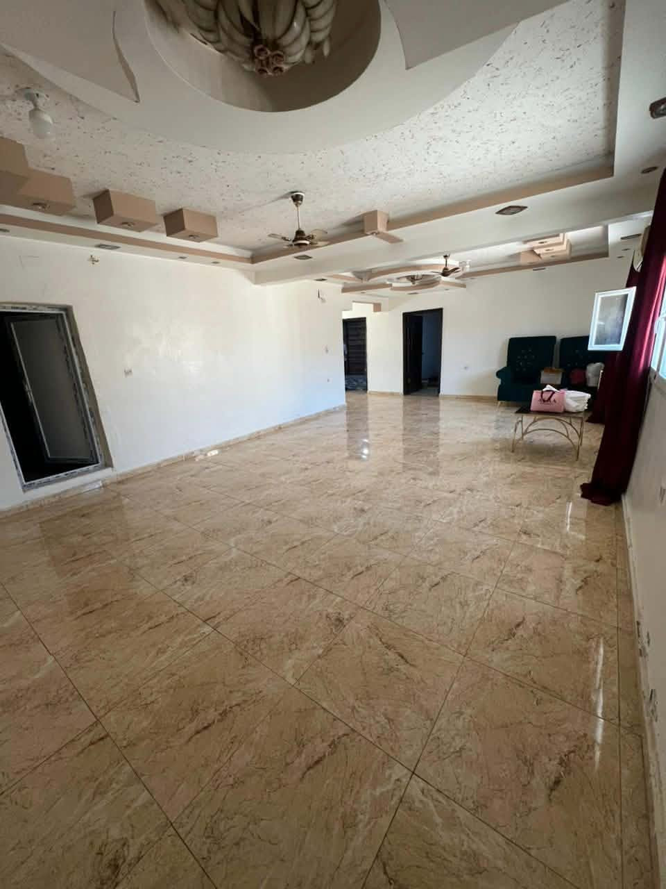 🏡 منزل للبيع 🏡

📍 الموقع: خلف صندوق الضمان طريق البرانيه📌

📐 مساحة الحوش: 20 × 20 متر

🔹 3 غرف.
🔹 صالة كبيرة.
🔹 مطبخ.
🔹 مربوعة.
🔹 2 حمام.
🔹 سور كبير يحيط بالحوش.

✅ موقع مناسب للسكن وقريب من الخدمات.

📞 للاستفسار ومعرفة السعر والتفاصيل، يرجى التواصل على الخاص 

السعر215🔥.


**إذا كنت صاحب هذا الإعلان وتريد حذفه لأي سبب، رجاءا أرسل رسالة إلى الدعم الفني**