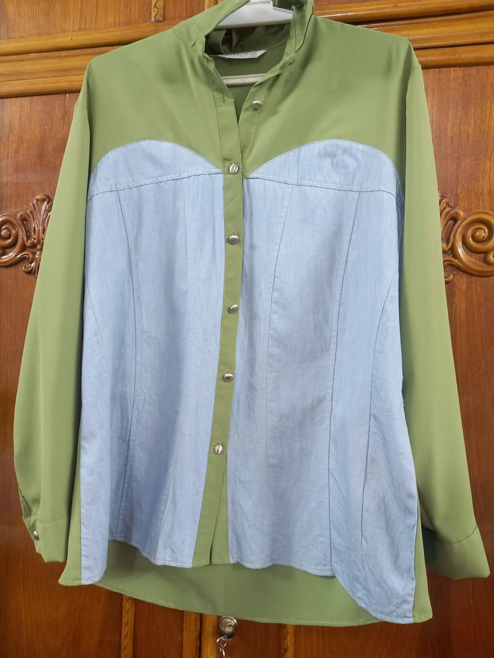 بنات اخذت هاذا القميص من بغداد وطلع كصيف عليه
قياس 3x بسعر 15


**إذا كنت صاحب هذا الإعلان وتريد حذفه لأي سبب، رجاءا أرسل رسالة إلى الدعم الفني**