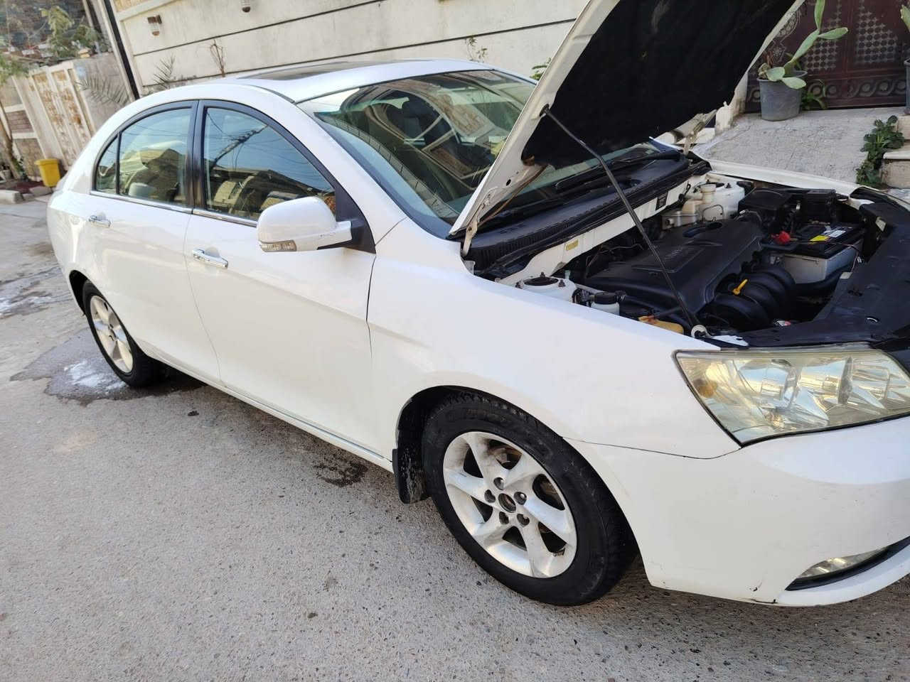 سياره للبيع ام كراند اوتماتيك موديل ٢٠١٣ بغداد لونها ابيض اي حادث مابيها رقم انكليزي سنويه ٢٠٣١ اي حادث مابيها نظيفه جدا تخم تايرات كير تبريد دواخل جلد شاشة ا باسمي  كامره خلفيه كهربائية محرك ١٨٠٠  العنوان بغداد الزعفرانيه اربع شوارع شارع اي استفسار على ***********
