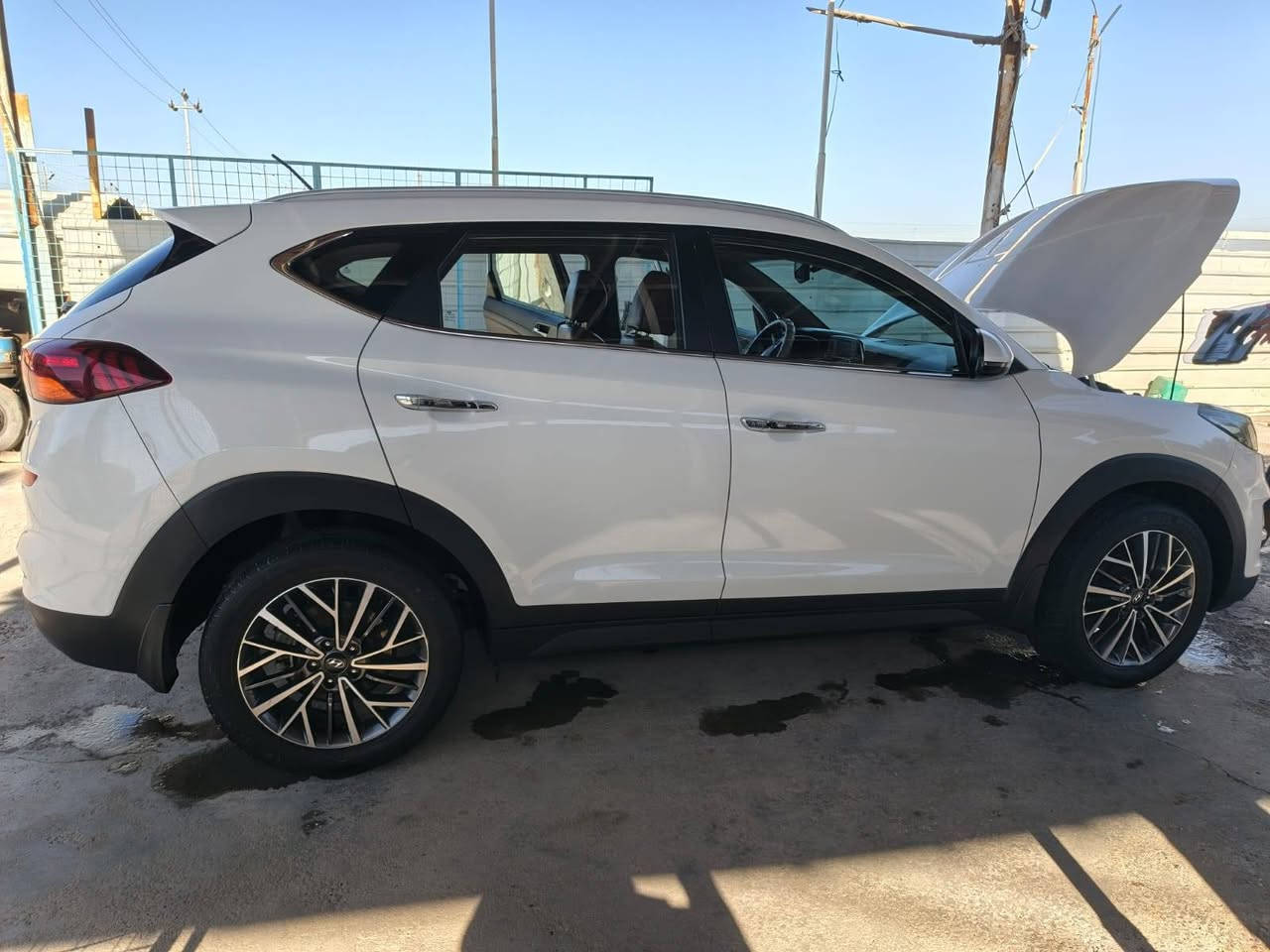 توسان فول 1/1
2019 

شركه  خيرات المهند   
سياره ماخذها زيرو اني  ماشية 97km.

ساید بریك رجل 

العدة الكاملة .

خمس عدسات زنون . مع نظام إضاءة إضافية عند الاتفاف يمينا أو يساراً . 

لد نهاري.  

ثلاث أنظمة قيادة. 

تحكم استيرن . 

بصمة أبواب + بصمه تشغيل

كشنات جلد

شاشة لمس .

كروز مثبت سرعة.  

تبريد قطعتين. 

تبريد ثلاجة . 

داخل صاج  دشبول  واستيرن🔴
 . 

حساسات وكامرة خلفية وامامي

.

كراسي كهرباء جلد وليس مخمل.  

.

مرايا شفط اوتو .

.ترحيب  

مخرج اوكس ويو اس بي وبلوتوث.  

بسمي تحويل ثاني يوم . 

🔴ما بيها بارد ولا صبغ 

رقم   بغداد .

مكينه 2000  كفاله 
  السعر 195 وبي مجال🔴 

مكان السياره بابل

***********
