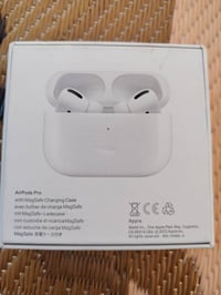 شباب ايربود جيل الاول من شركت ابل  جديد ممستخدمه لل امانه ليحب يتواصل ...