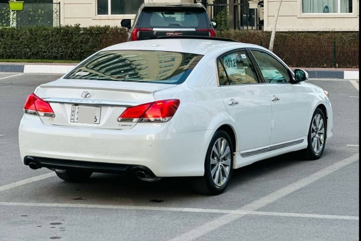 تويوتا افلون 2012، خليجي لميتد كفالة عامة
ماشي 105 ألف كيلومتر أخت زيروو 
خليجي،  دعامية لدعامية،  ما بيها صبغ
الكوشينات والسكان بلادي
على وضع شركة 
السبيير ما نازل لجوه
الكير والمكينة مضمونين، لا ضربات ولا مشاكل
كلشي بيها مضمون 

أربع تايرات جديدة، 
كاملة السيرفس مال الشركة
وكلشي بعده مثل ما هو
فحص سنة وهَزّة جديدة

رقم صاحب  
*********** واتس اب
***********
