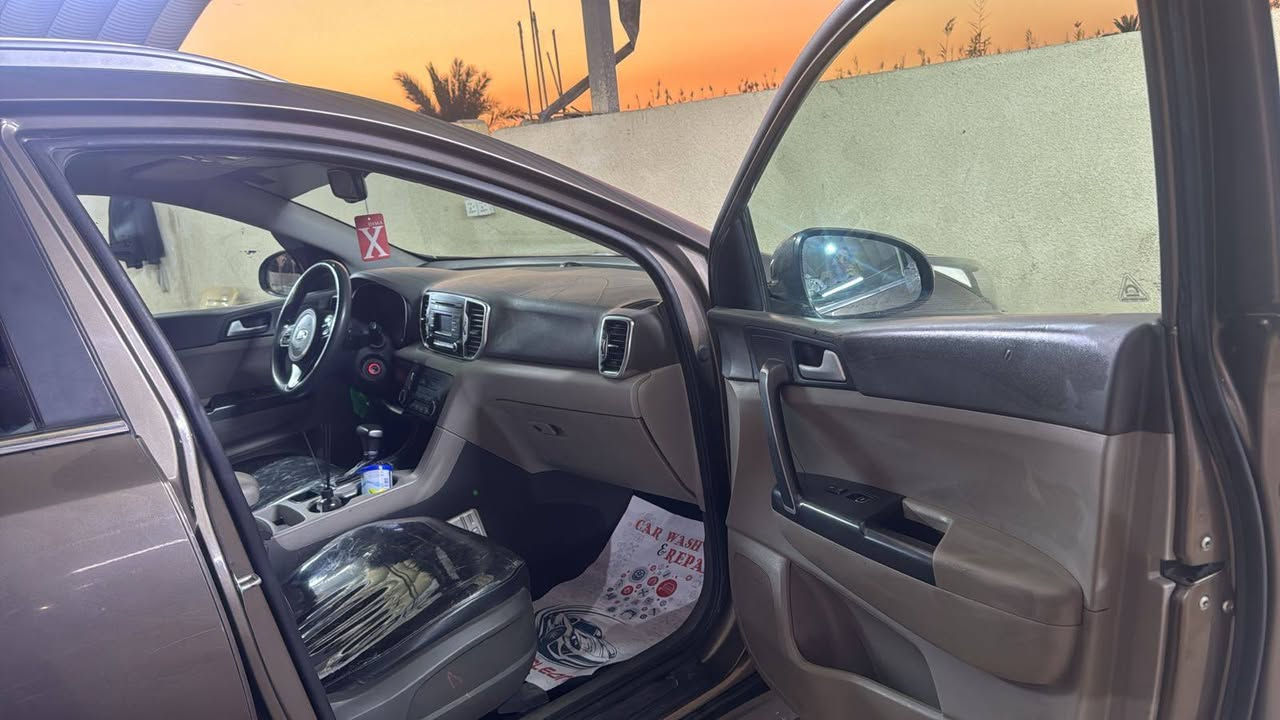 كيا اسبورتج مديل 2018 خليجي من الشركه استلام رقم واسط انكليزي تحويل مباشر بعد السونار بدون ضربه وحادث السياره بسم ابنيه  فقط بيع السعر 158كما واضحه بصوره اتصل برقم ***********او***********
