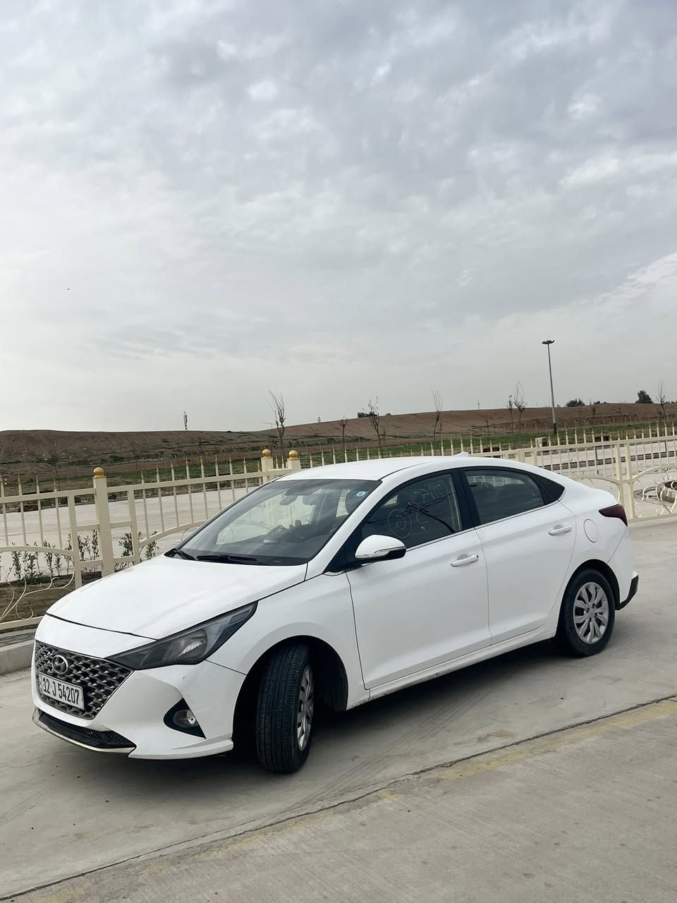 أكسنت 2022 رقم نينوي بسمي بيها قطعتين و  ب مكانين شوي صبغ بدون  دواخل. ماشيه 139ميل
ب 118 بيها مجال ***********
