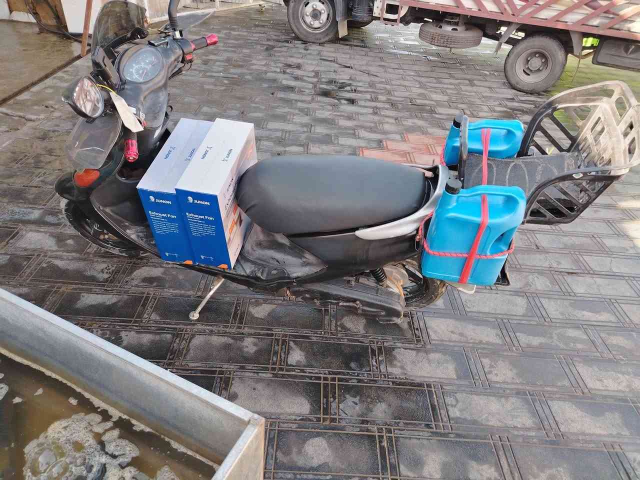 سلام عليكم دراجه اكزز سرعه ١٠٠
خبط مكفوله من كلشي تايرات جدد ٤٠٠وبيه مجال *********** مكان بغداد
