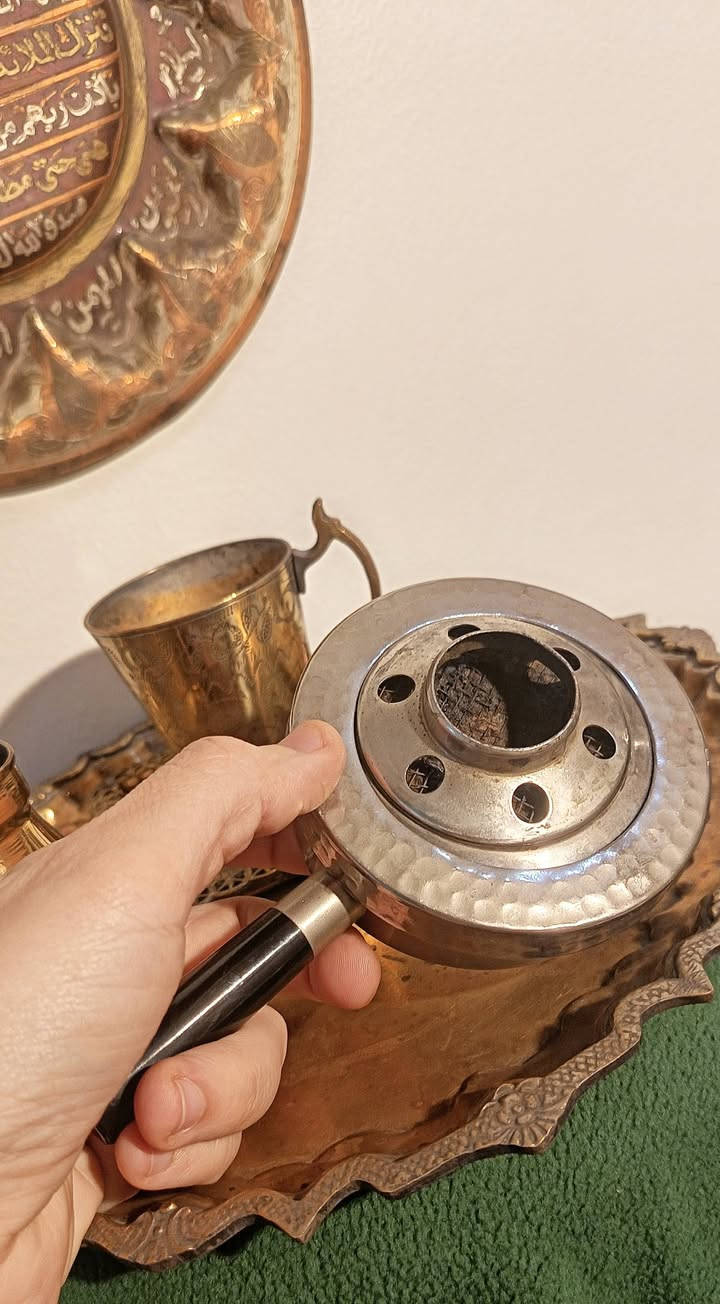 أستغفر الله العظيم، اللهم إني أسالك فيضا من فيوضات فضلك.
............................

مساء الخير، يلا نشرب قهوه ونعدل المزاج.

............................

للبيع بإذن الله:

- مجموعة كامله نحاس، لشرب القهوه وتعديل المزاج مكونه من:

   - سبرتايه نحاس مطليه فضه سويسري مختومه بحالة الزيرو.

   - كنكه نحاس نمره ٢ نحاس شغل قديم تقيل.

   - فنجان نحاس هندي قديم نقش إبره.

   - صينيه نحاس قديمه نقش إيراني حرف شفتشي.

   - جراب ولاعه توتيا.

   - طبق نحاس إسلامي تعليق قديم وتقيل.

تتمسوا بالخير أحبائي،تحياتي،،،

................................

الحمد لله حمدا كثيرا طيبا، نحمده ونشكره على نعمه وفضله علينا.

يسعد مساكم حبايبي،،،،،،

إستمتعوا معايا، التفاصيل بالفيديو،،،،


**إذا كنت صاحب هذا الإعلان وتريد حذفه لأي سبب، رجاءا أرسل رسالة إلى الدعم الفني**