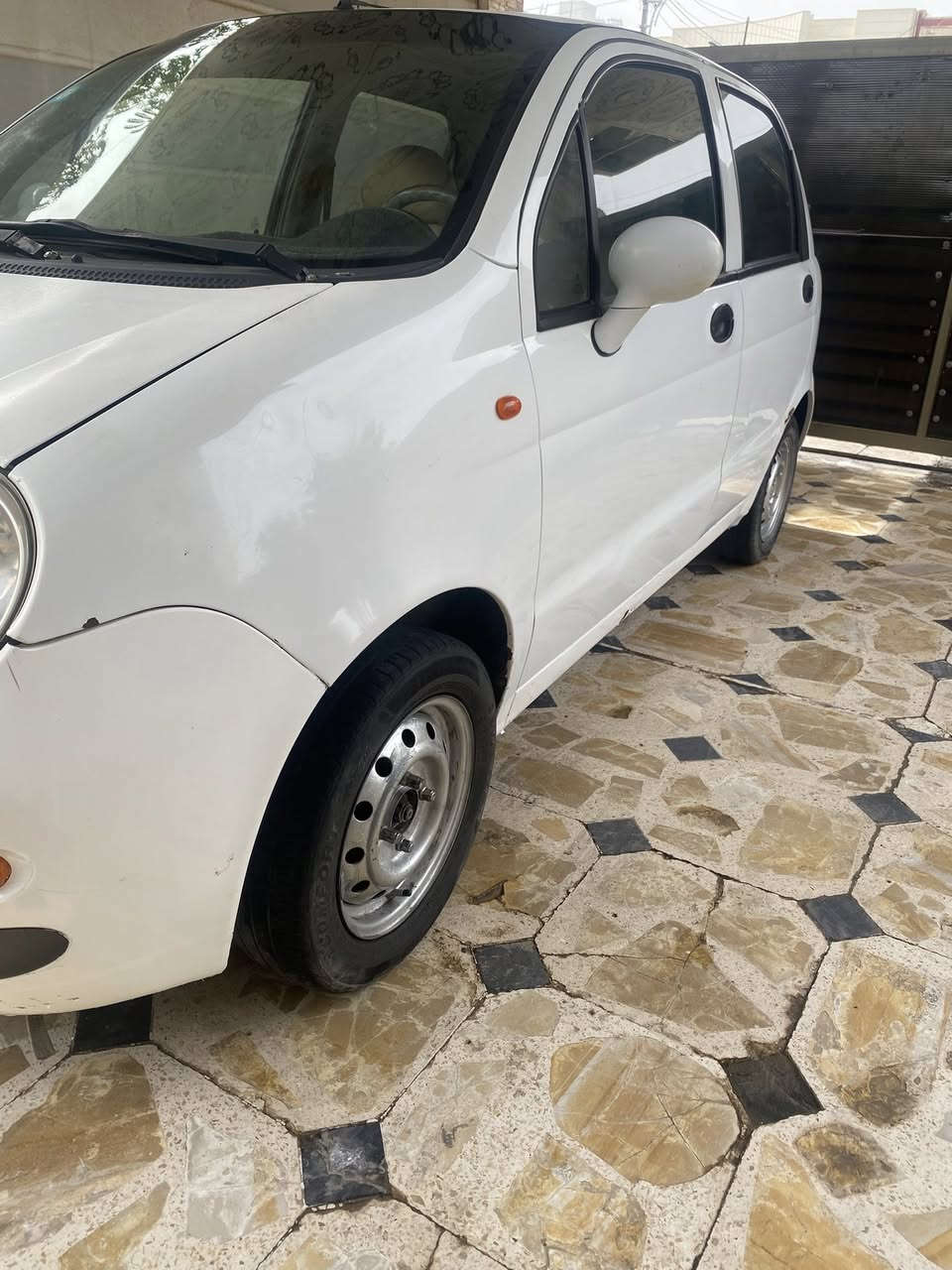 السلام وعليكم
كيو كيو للبيع 
موديل 2013
السياره بسمي سياره كامله 
مكينه كير تبريد 100/100
27 وبيه مجال 

الرقم ***********
