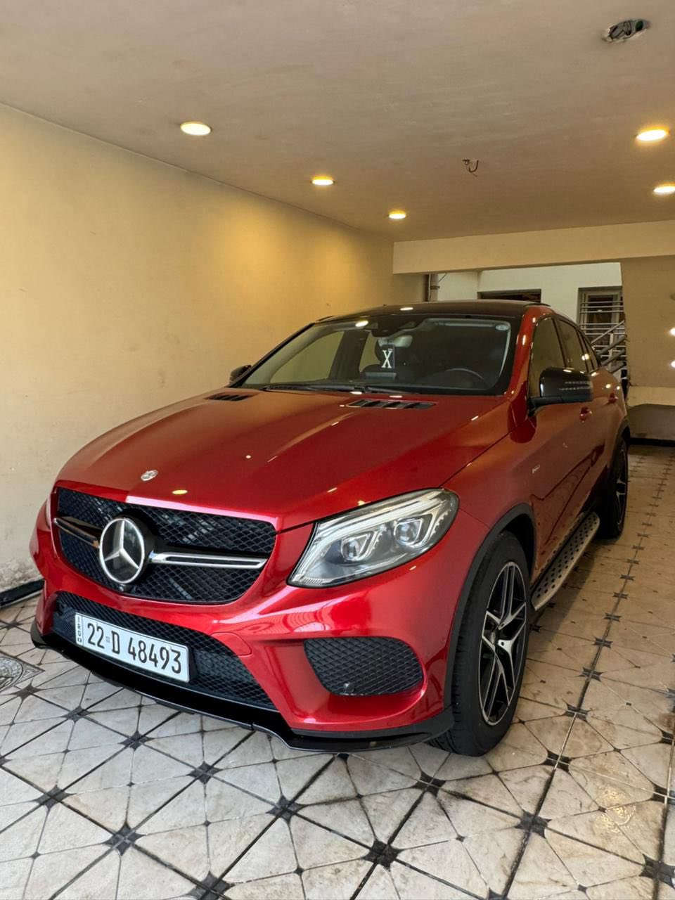 السلام عليكم 
مارسيدس GLE :موديل 2016
وارد الماني 
فول مواصفات AMG 
6سلندر توين تيربو 
فول الفول مواصفات 
حادثها ربع الجاملغ الخلفي 
مراوس حسب القناعه 
التواصل/***********
