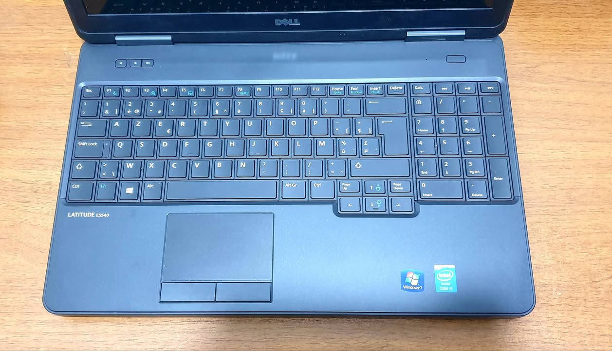 Dell E5540 core i5 الجيل الرابع 
الرام 8G الهارد 120ssd 
حجم الشاشة 15.6 
كارت شاشة خارجي 2G 
Nvidia GT 720M
البطارية جديدة
مناسبة للدراسة والبرامج الهندسية 
والالعاب المتوسطة والمكاتب
السعر 175 الف المكان بعقوبة


**إذا كنت صاحب هذا الإعلان وتريد حذفه لأي سبب، رجاءا أرسل رسالة إلى الدعم الفني**
