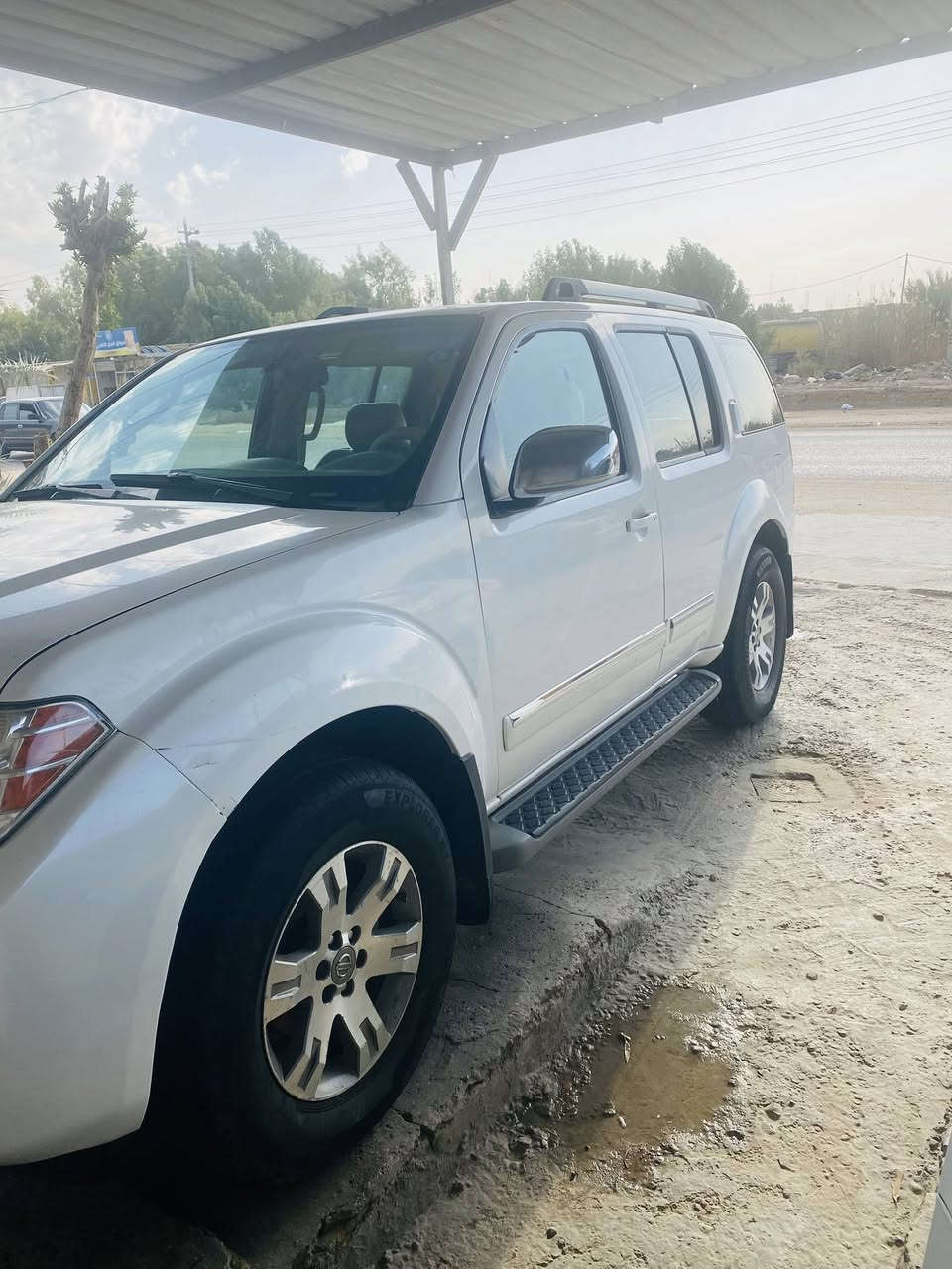 السلام عليكم 
نيسان بافندر 2009 خليجي LE فول مواصفات مكفوله ما عدى باب واحد بي نص صبغ مو كامل والباقي كفاله 
حداديه جديده 
السياره باسمي استوني اشتريتها وداورتها بس عندي ضرف خاص واريد ابيع مكاني نجف ***********
