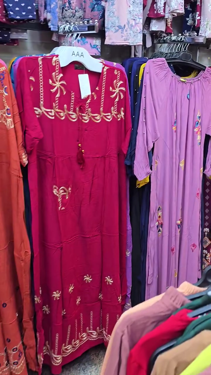 اهلاً وسهلاً بكم في سنتر طربوش 

            جمله______ مفرد 

موجودين كل يوم من الساعه ٣ضهرا الى ١٢ منتصف الليل 🌃 🌙 
العنوان كربلاء سيف سعد شارع النافوره مقابل حي التعاون سنتر طربوش شارع شركه المدار مقابيل محطه زمزم لغسل السيارات 🚗
*********** سنتر طربوش
