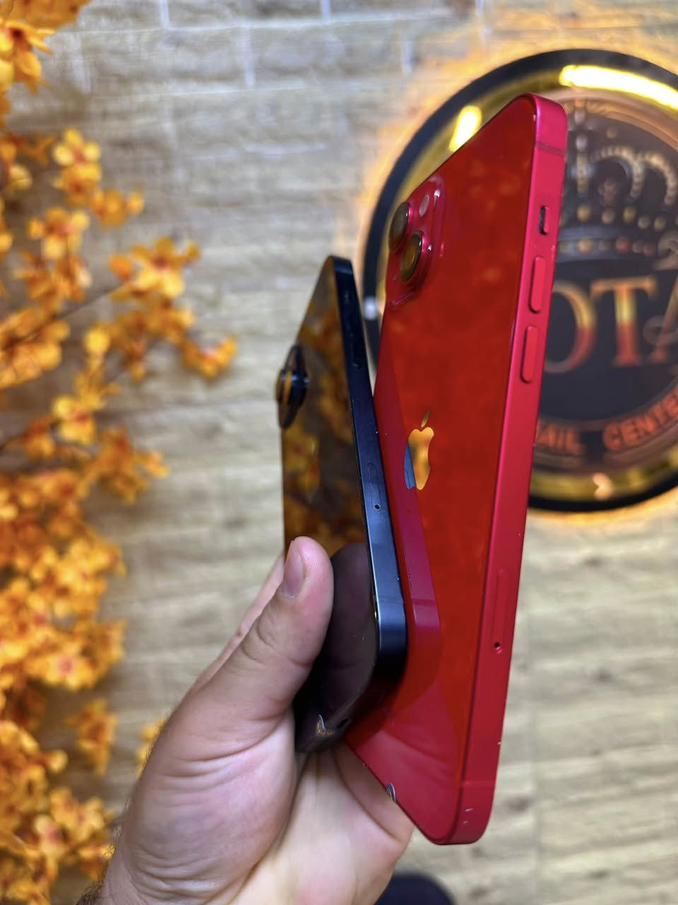 14 بلاص بسعر جوه السوك 😍
14 بلاص ذاكره 128 بطاريه 83/91 نموذج M ❤️💙

نسخه ياباني 3J وتر بروف مامبدل اي قطعه مع ضمان💯

ملحقات ( شاحن اصلي + كيبل شحن اصلي ) مع هدايا 🎁 

كربلاء / فلكة كنطرة السلام / شارع فريحه / 

مقابل جسر الزائرين الحديد ( محلات بيت المختار ستار بريچ ) اتصال + واتساب *********** متواجدين كل ايام الاسبوع من الساعه 12 مساءً و الى 12 ليلاً 💐 

مركز 🧡 TOTA CENTER 🧡 يرحب بكم اهلاً و سهلاً 🌸
