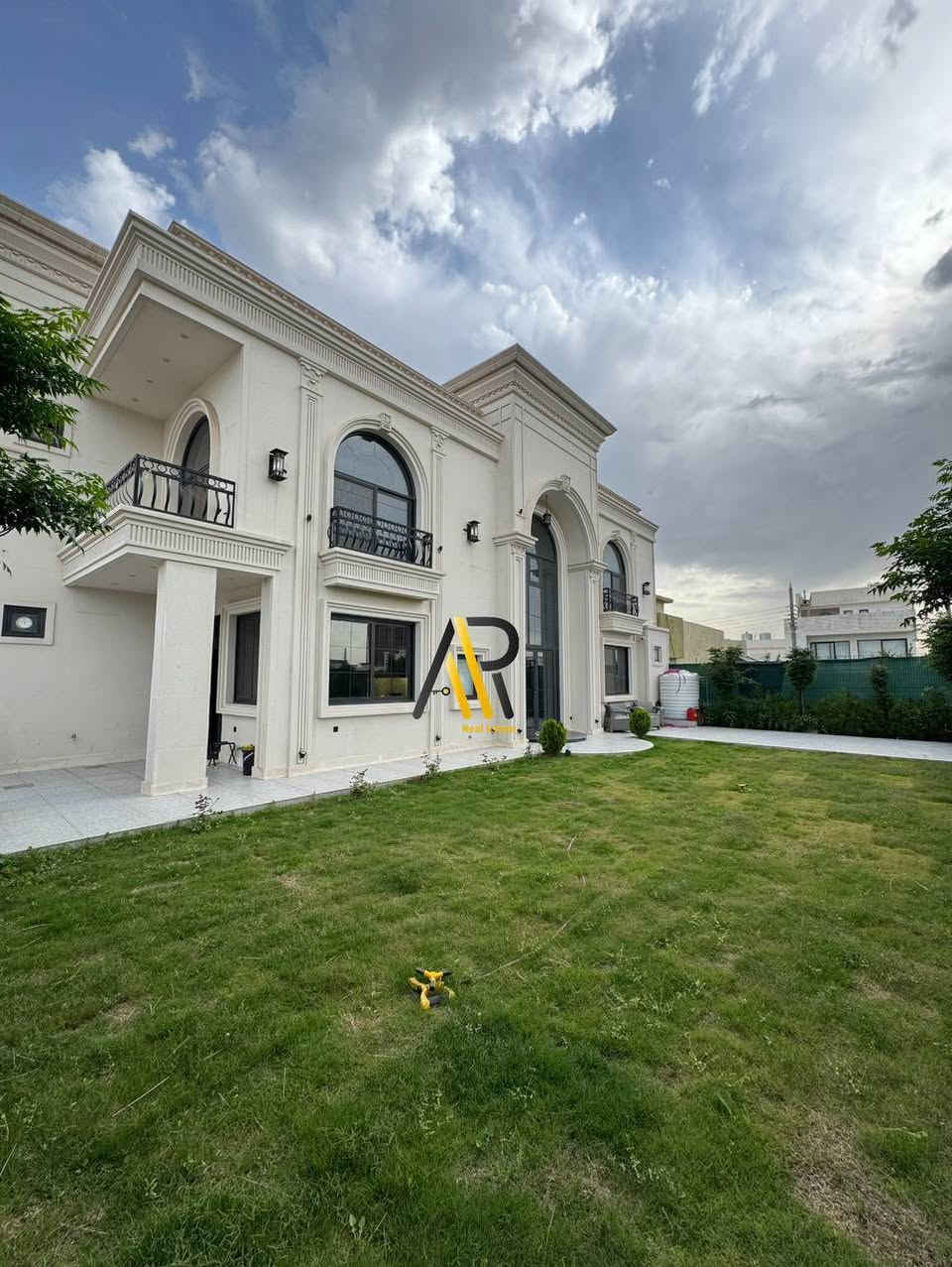 منزل للبيع في أربيل مجمع المهندسين 360م ركن ع شارع سايدين
يتكون:-
5غرف
أستقبال
صالة
مطبخ
مجموعة صحيات 
للاستفسار:-

***********
***********
**************
في حال لم يتوافق العقار مع رغبتكم او لم يكن بقدر امكانيتكم زوروا موقعنا على تلكرام للتصفح على اكثر عدد من العقارات المتوفرة•https://t.me/mohamedaqarat1
