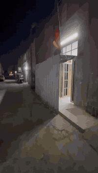 بيت للبيع 100متر بحي الجمهوري قرب سوق الخضار طابقين ***********
