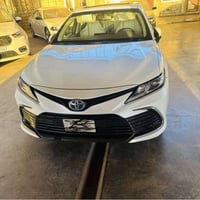 تويوتا كامري خليجي 2024  فول  رقم بغداد حره ماشيه 119 الف السيارة كفال...