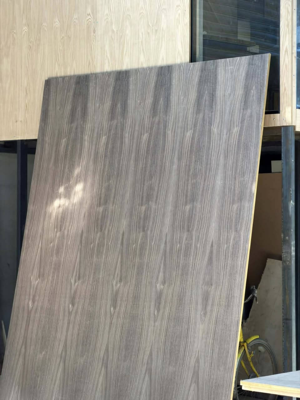 طبقه ام دي اف مكبوس قشر طبيعي ثخن 0.6
قياس 183*366 18ملم
وقياس 210*280 18ملم
***********
