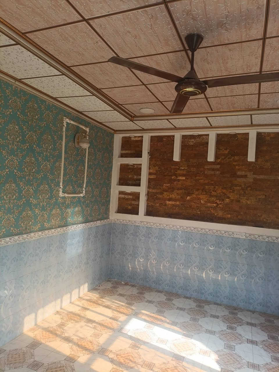 السلام عليكم بيت للأيجار طابقين مساحه 130 غرف نوم عدد3+استقبال+مطبخ+صاله+سطحين+3مجامع صحيه كامل كاونتر وطباخ وشافطه دهون كامل سخانات تانكيات موطورات بير بي البيت ومراوح جاهز من كلشي .الموقع.ضهر مدرسه ام الشهيد مباشرة مخدوم مي مجاري تبليط من كل النواحي.للاستفسار ***********
