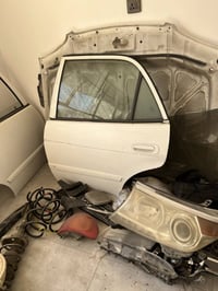 غراض كورلا موديل 2000 كلهن 150 الف اربع ابواب جاملغات اثنين ودعاميات و...