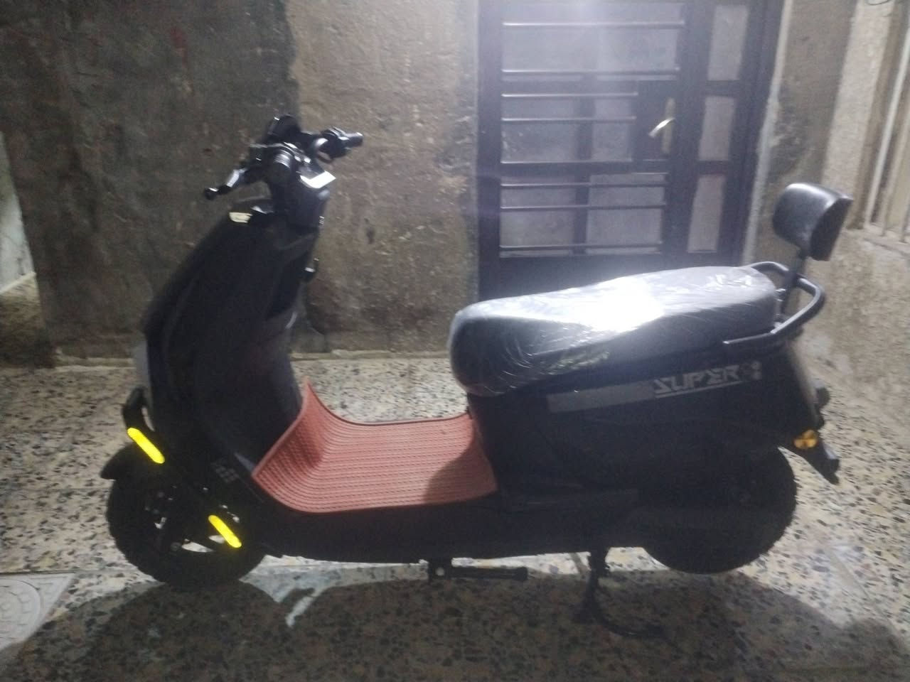 السلام عليكم

دراجة شحن للبيع موديل ٢٠٢٤

مواصفاتها بل شحنة الوحدة تمشيك ٨٠ كيلو متر

نضام D/R

بطاريات مسطحا ٦ بطاريات 

السرعة 110

السعر 900 وبيها مجال

للاستفسار راسلني واتساب فقط متواجد

***********
