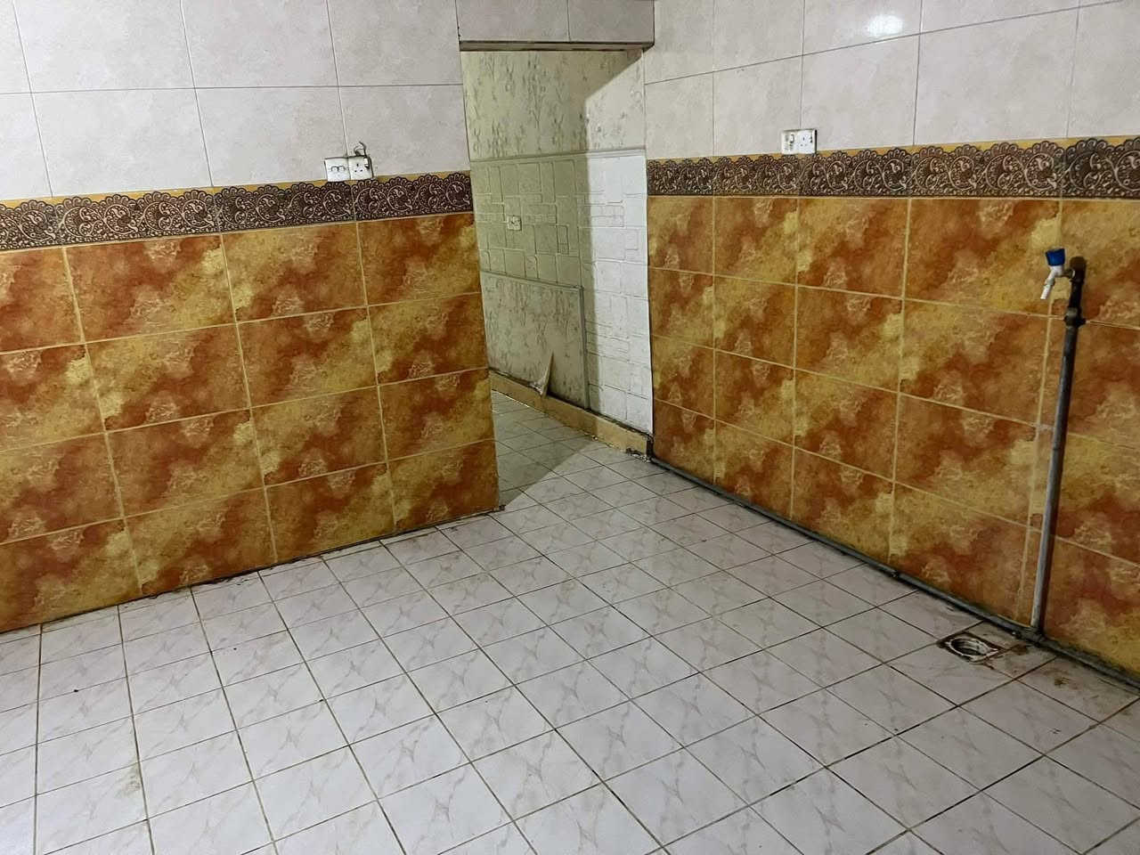 السلام عليكم بيت للايجار حي الفرات شارع المستوصف تبليط المساحة 100  طابقين   سعر الايجار 250  للاستفسار
يصلح لعائلة صغيره للاستفسار اكثر على الرقم ***********
