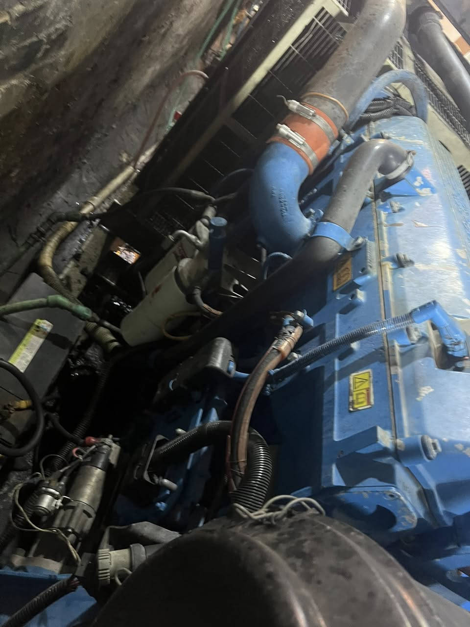 السلام عليكم مولود بيرنكنز 2300 شغاله عل حمل محرك استندر راس توليد 400 بلادي السعر 120 ورقه ***********
