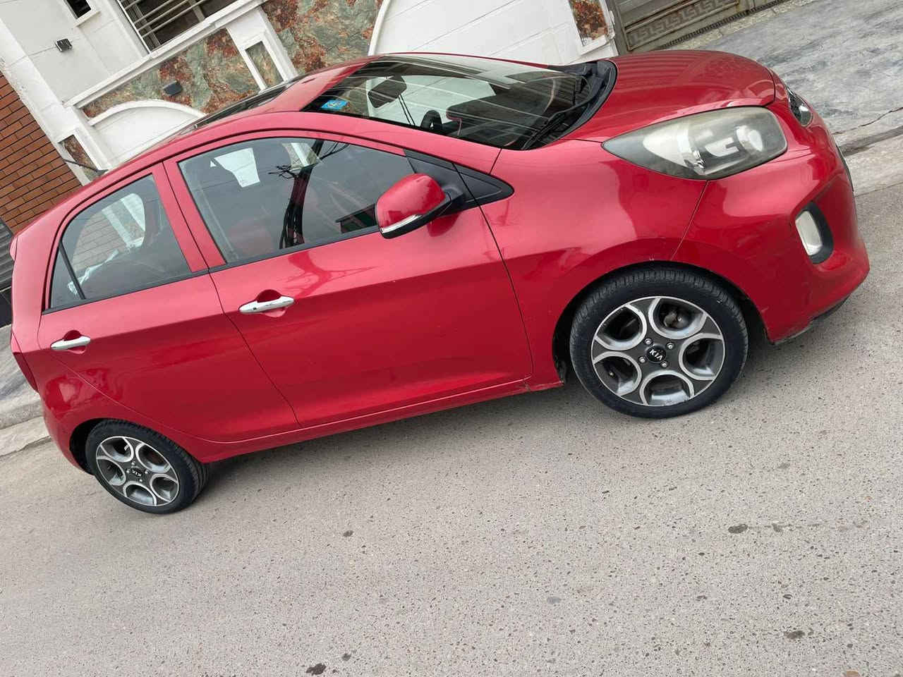 سلام عليكم 
كيا بيكانتو موديل 2016 رقم بغداد 
فول مواصفات فتحه بصمه (تشغيل وابواب )
حساس خلفي بلادي كامره مري جانبيه كهربائيه  كير ومحرك مكفولات
السياره مكفوله من الصبغ ماشيه ٦٤ الف
بيه ملاحظات بالصدر بسيطه  السياره كامله شرط الفحص مكان السياره بغداد / البنوك *********** 
السعر ١١٠ $ Colombo, Sri Lanka
