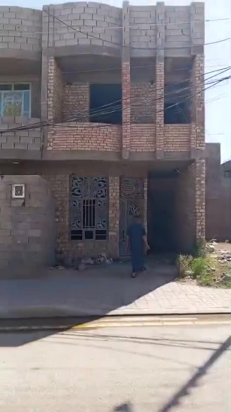 سلام عليكم عندي مشتمل في شارع 30 جهت كورنيش تميم مساحته 100 متر طابقين مفوض بطابو بناء حجر للبيع واذا رقمي لتواصل ***********
