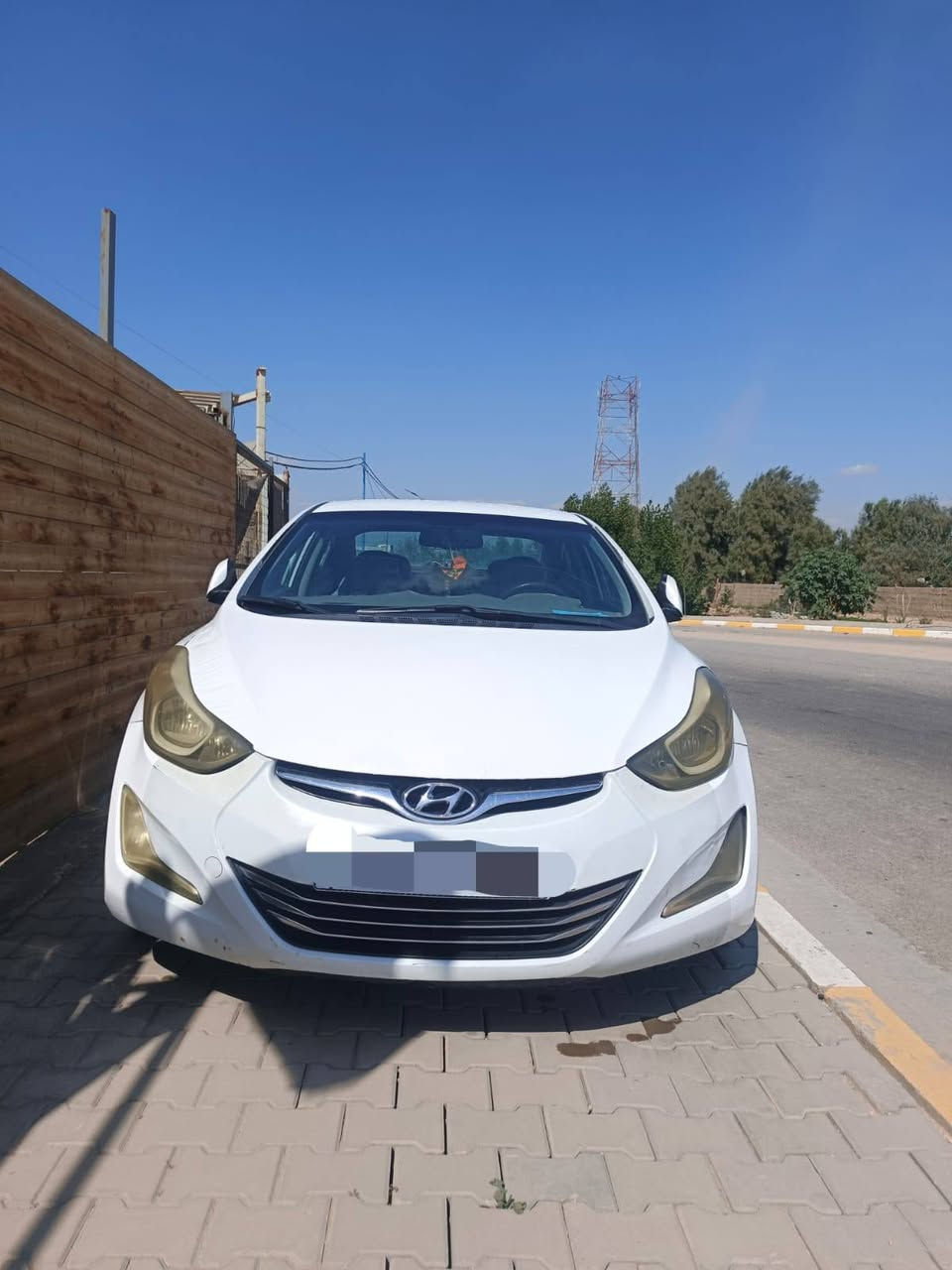 سلام عليكم ورحمة الله
النتره موديل 2016 للبيع وارد أمريكي السياره 

ضربتها فقط جاملغ أمامي أيسر السعر 117وبيها مجال

للاستفسار  ***********
