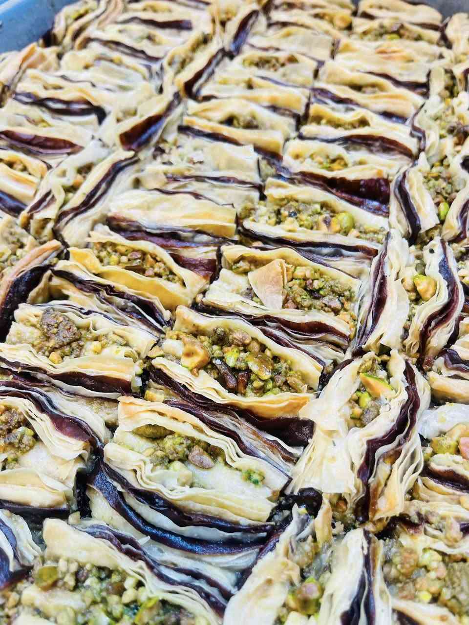 حياكم الله 
#كيك #بقلاوة #حلويات
توفر بقلاوه شقل مرتب ومناسب
بقلاوه ب3 الاف الكيلو
وتتوفر عدنا ب4
قالب كيك دبل ب5 فقط
يوجد خدمه توصيل داخل وخارج الشرقاط
***********
